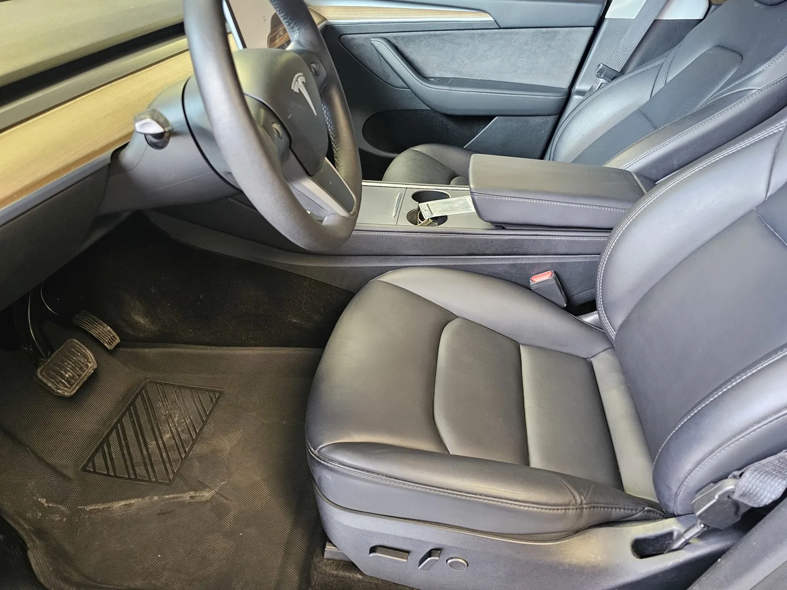 Tesla Model Y photo 14