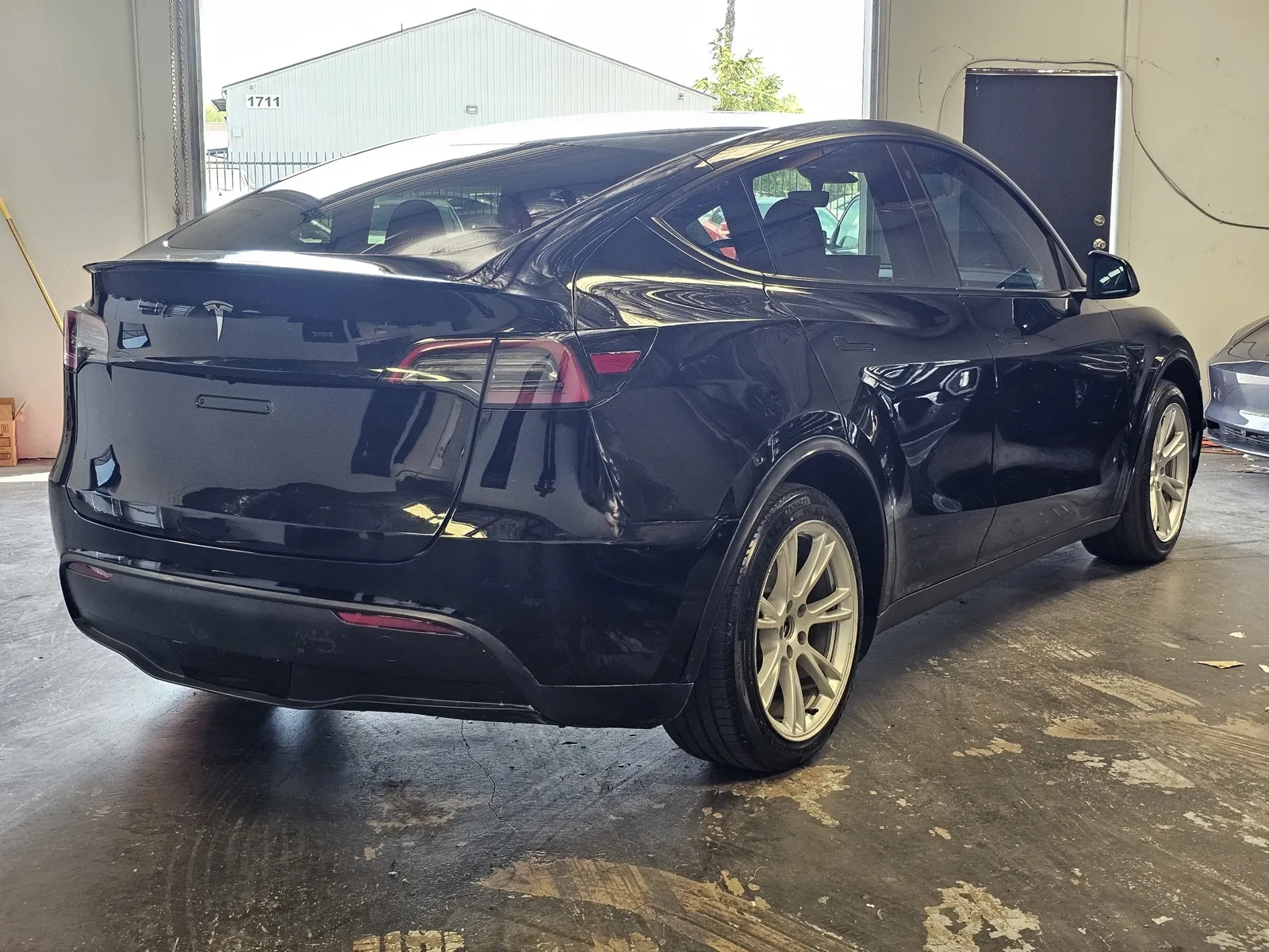 Tesla Model Y photo 4