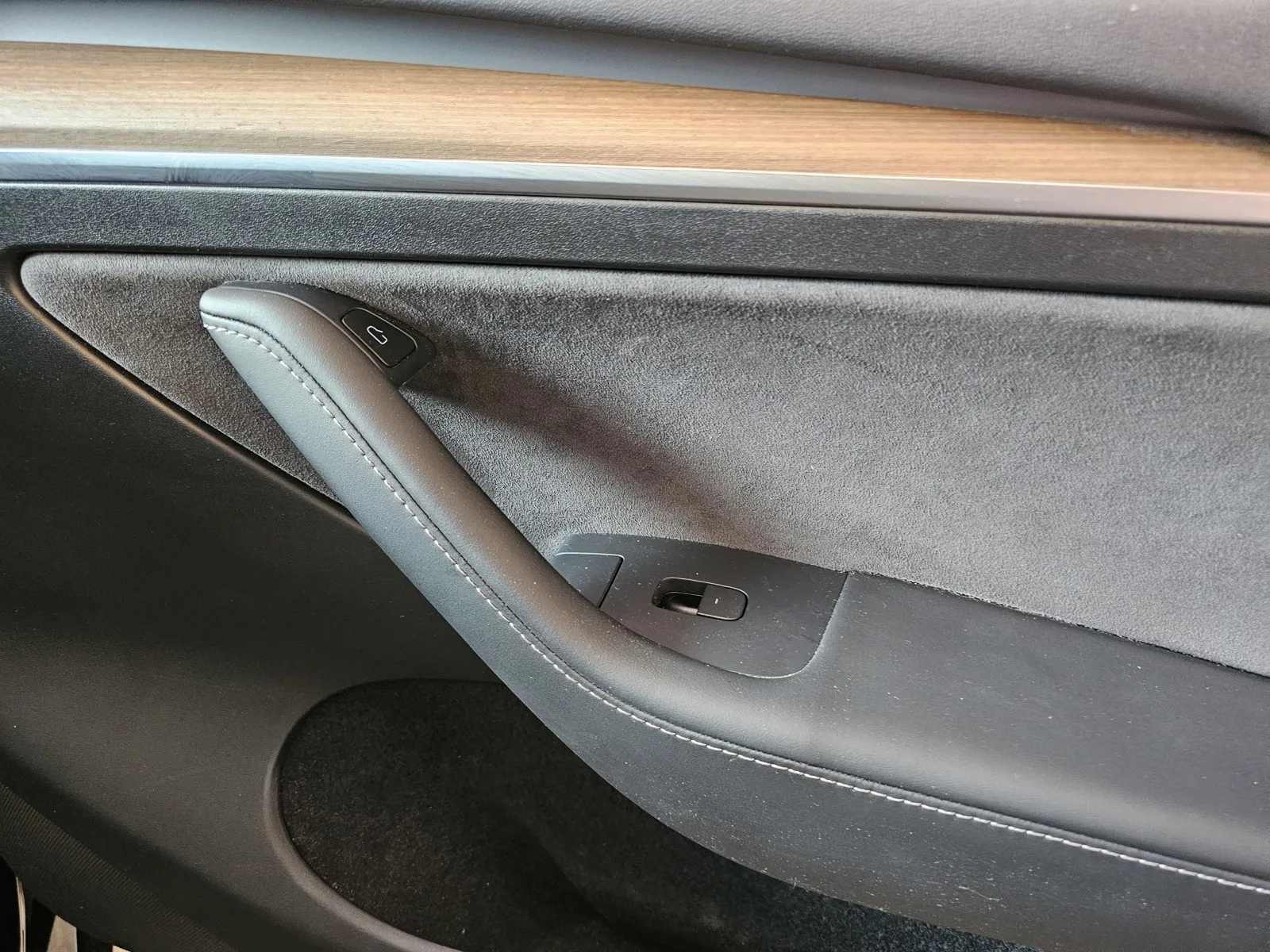 Tesla Model Y photo 6