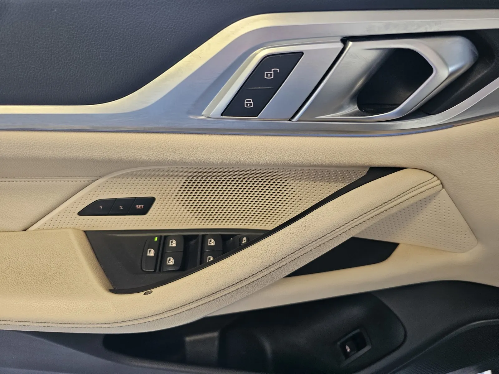BMW i4 photo 13
