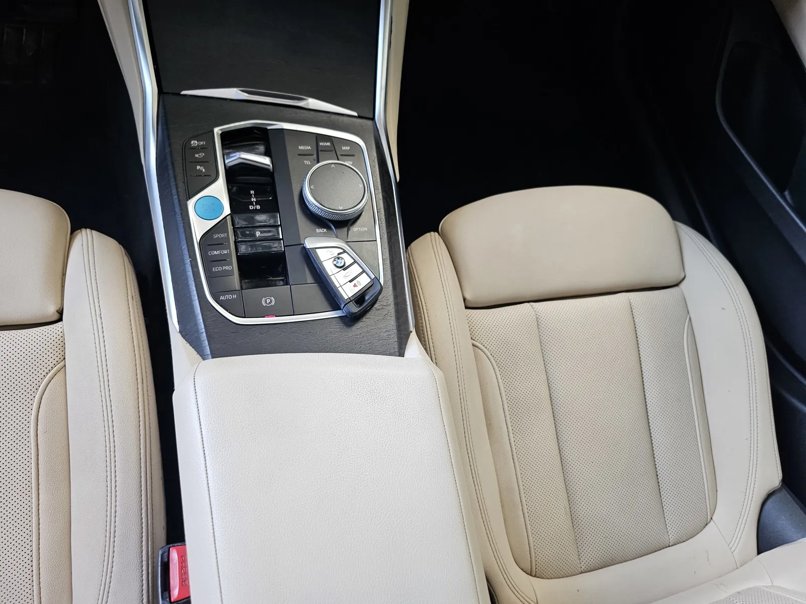 BMW i4 photo 17