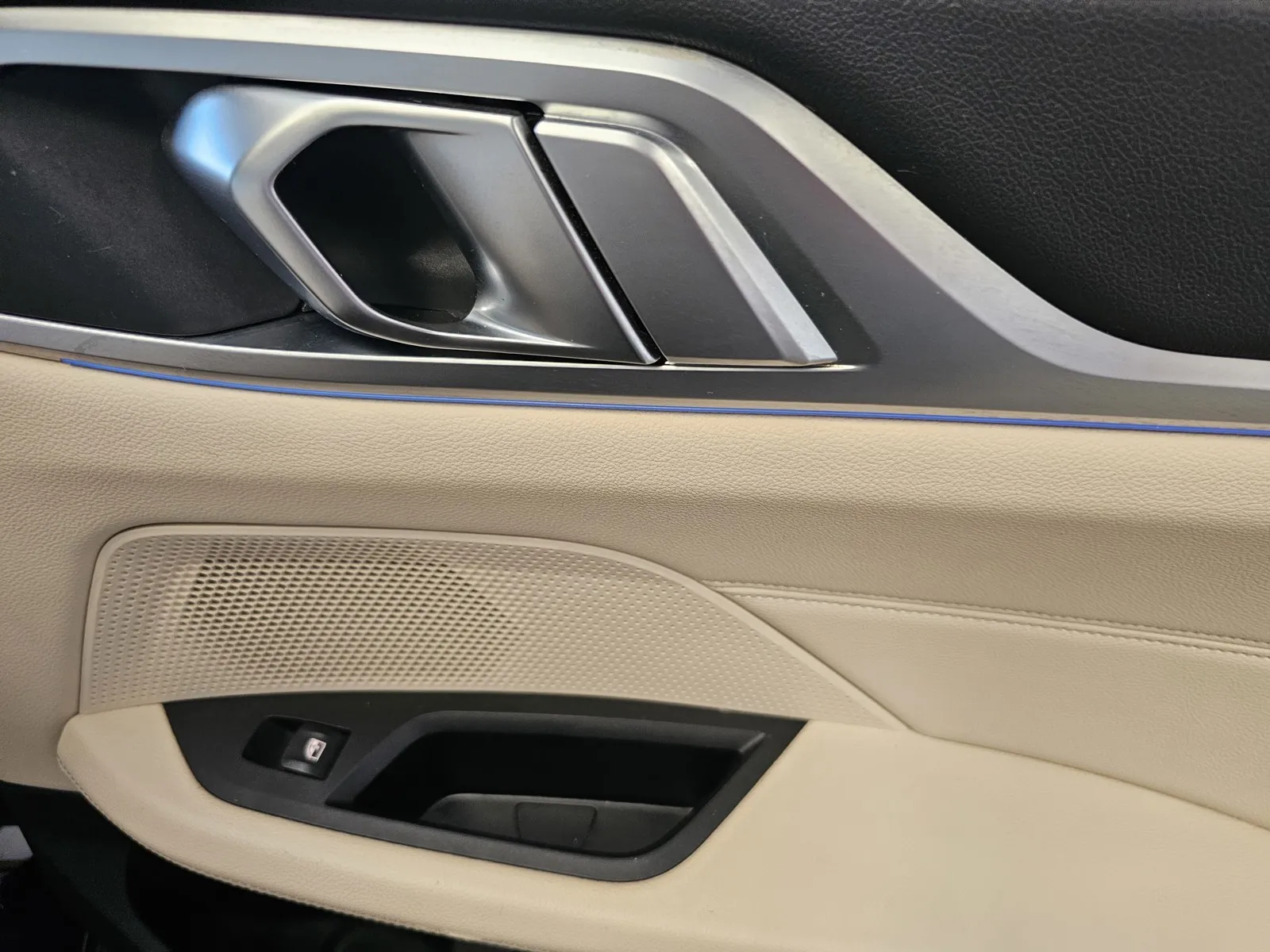 BMW i4 photo 8