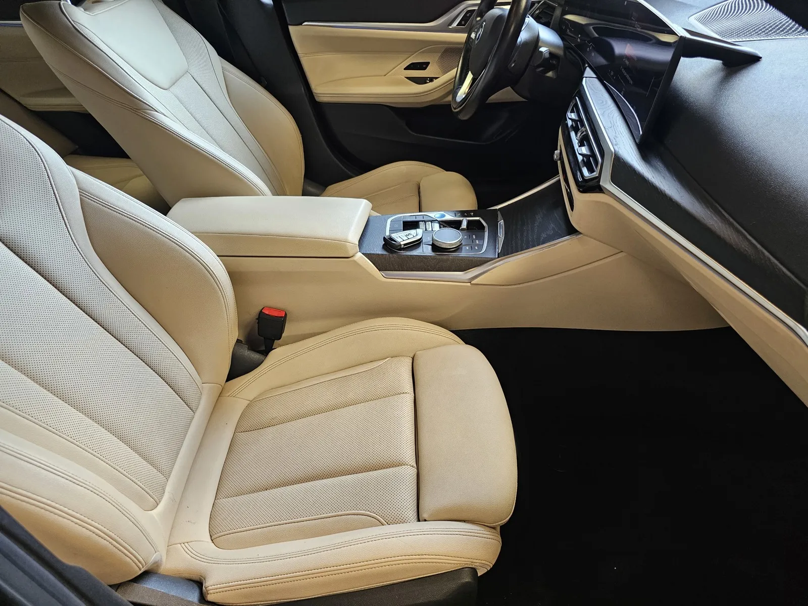 BMW i4 photo 7