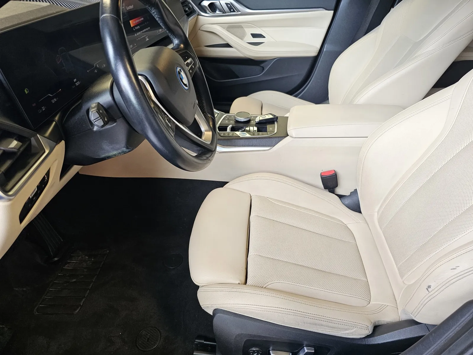 BMW i4 photo 14
