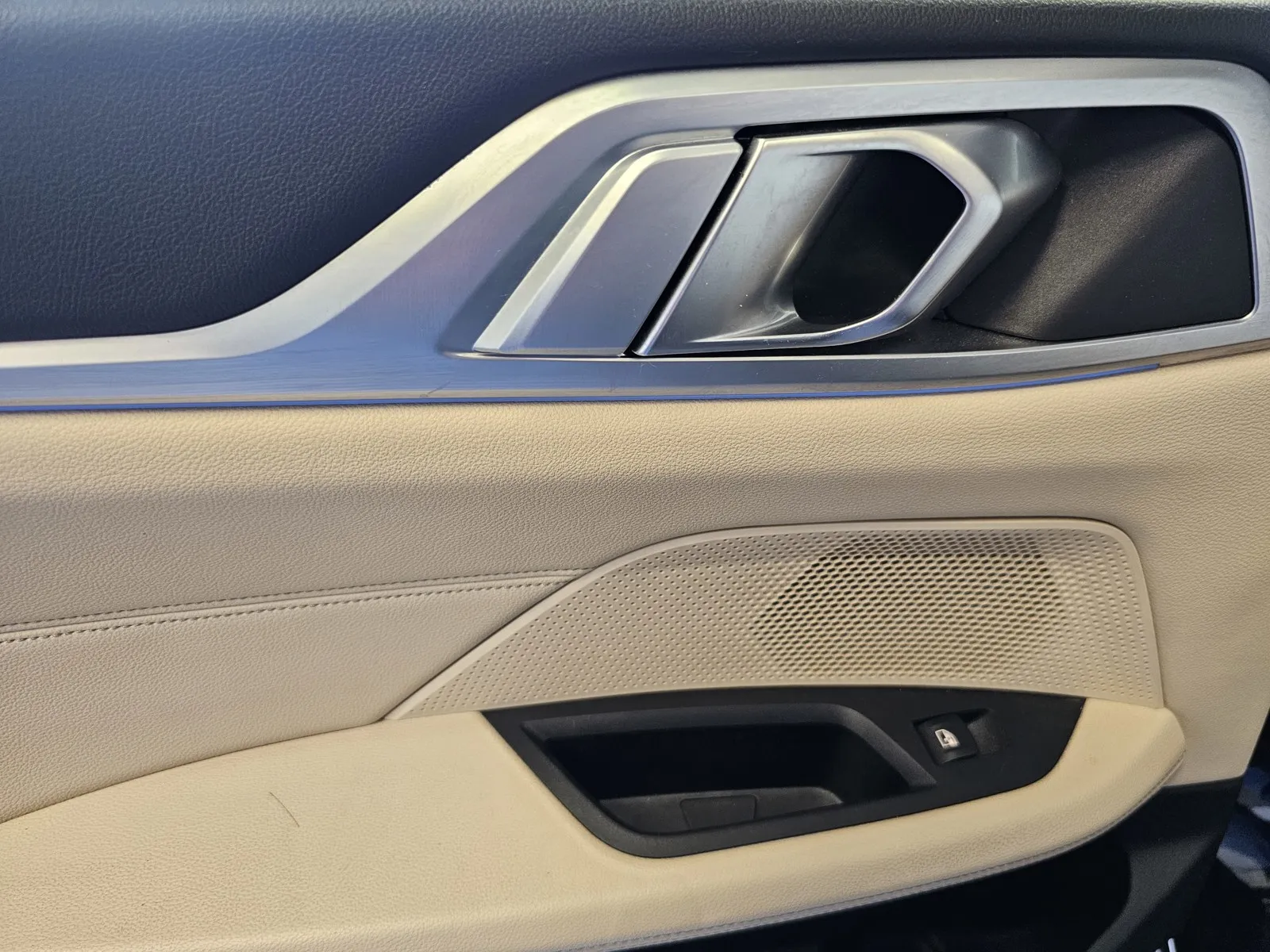 BMW i4 photo 11