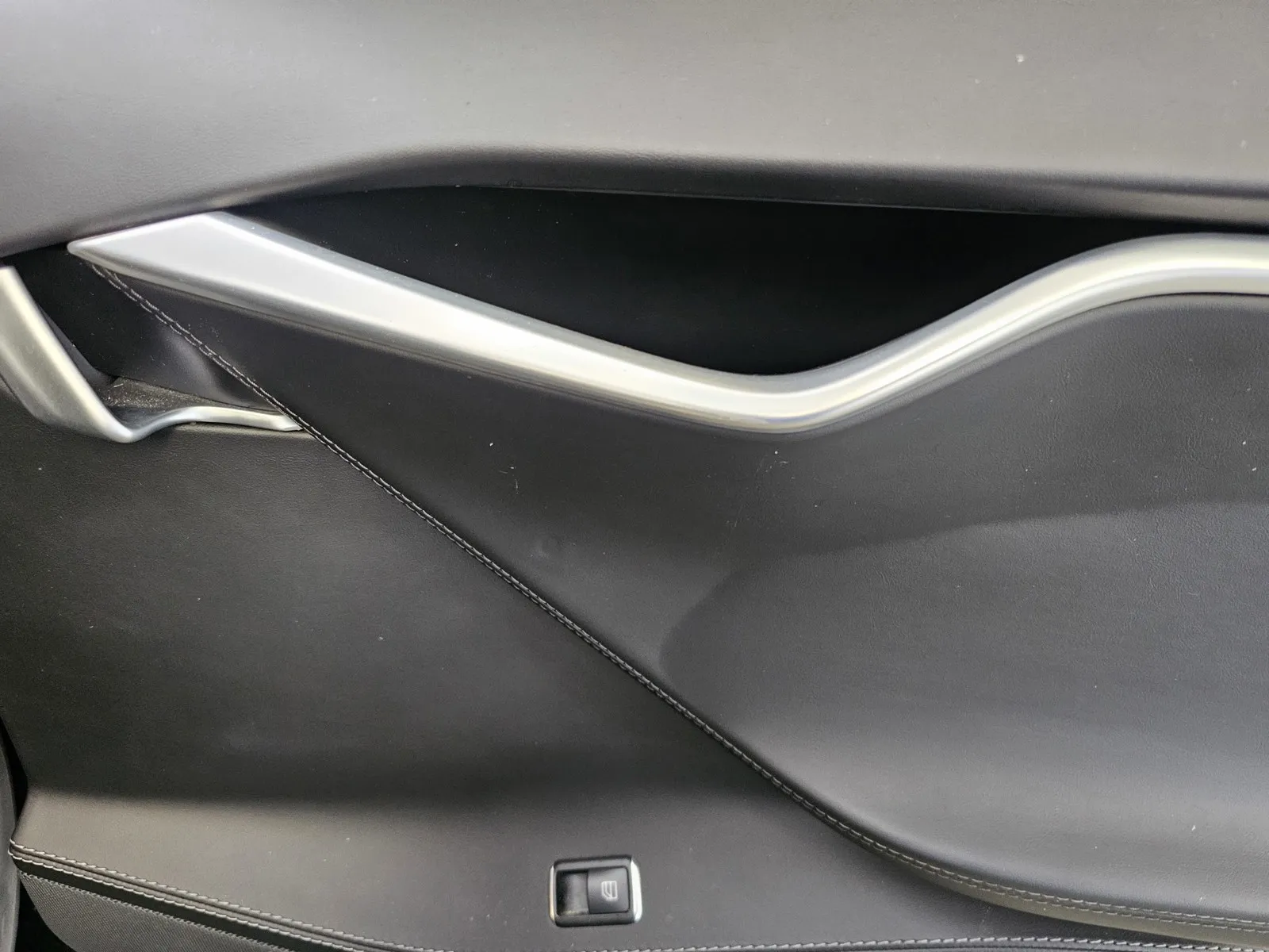 Tesla Model S photo 7