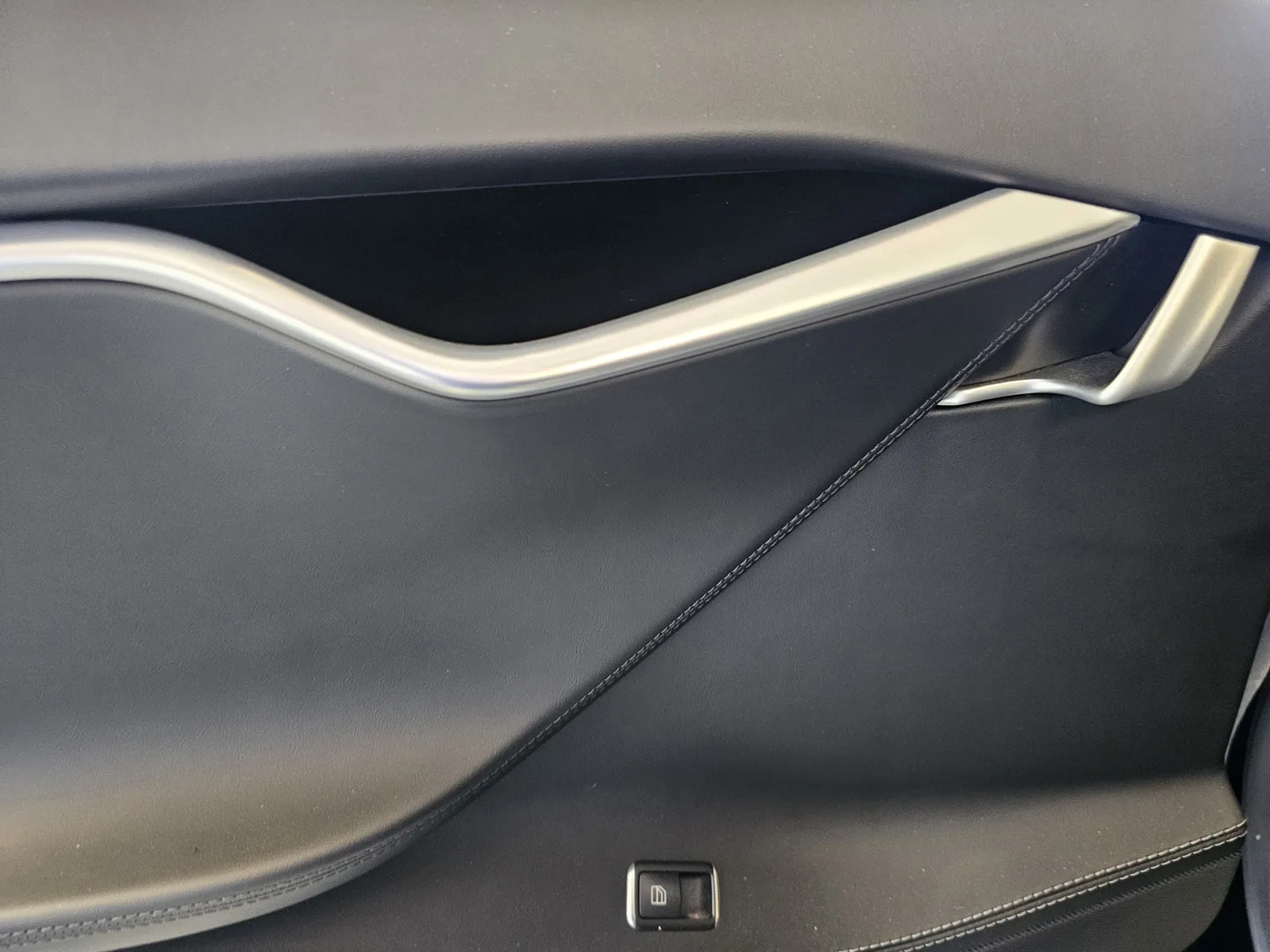 Tesla Model S photo 10