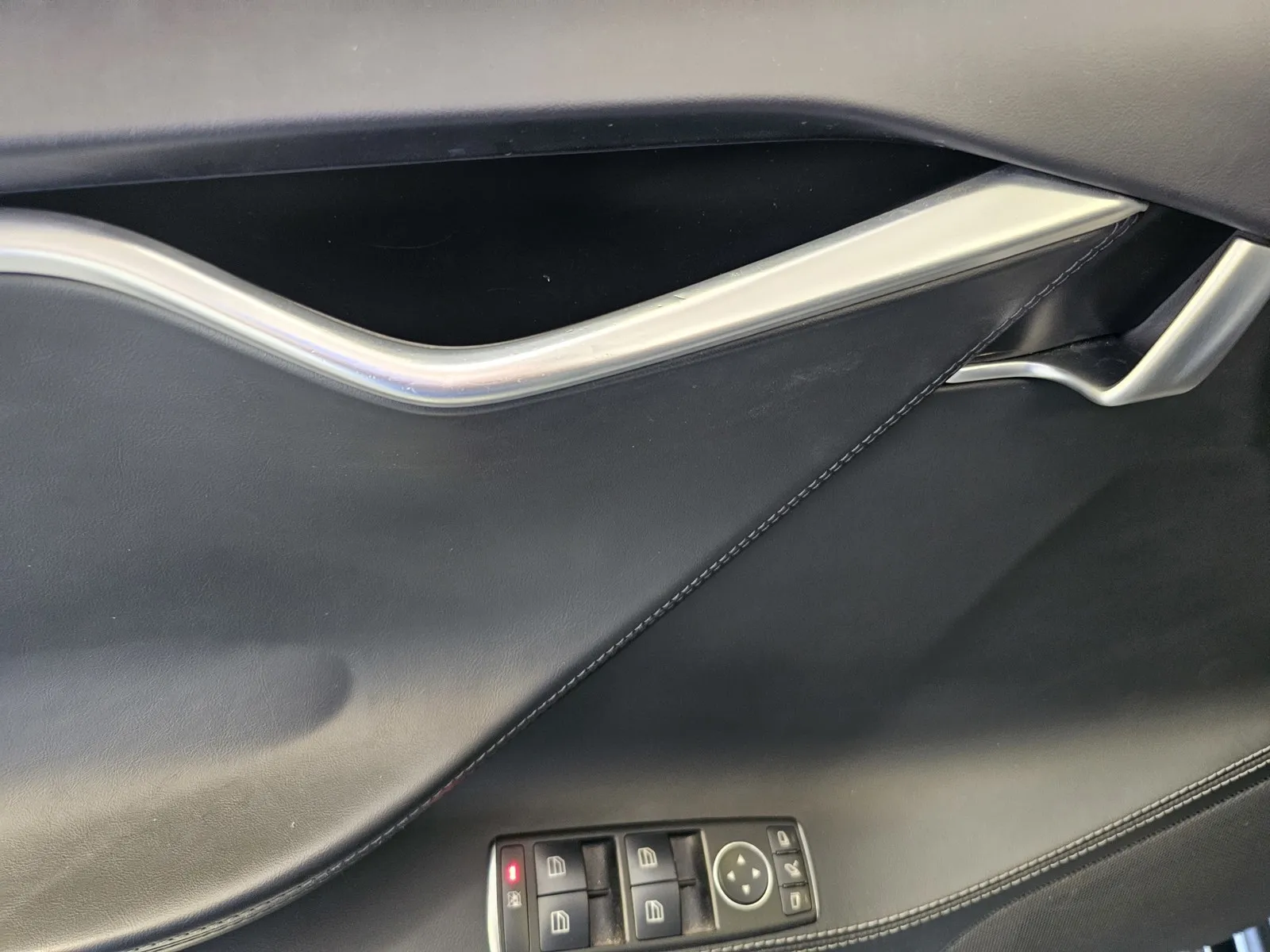 Tesla Model S photo 12