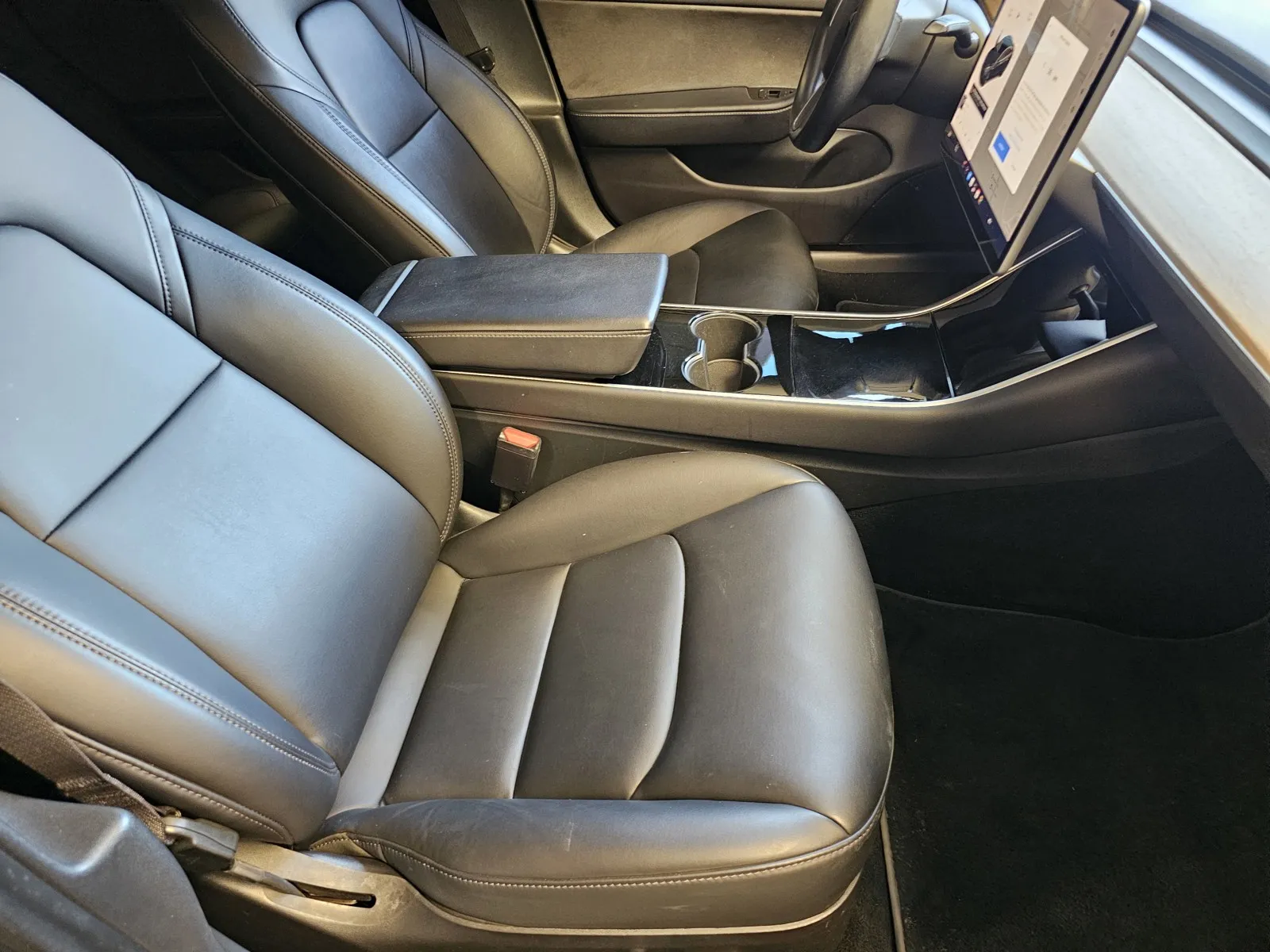 Tesla Model 3 photo 7