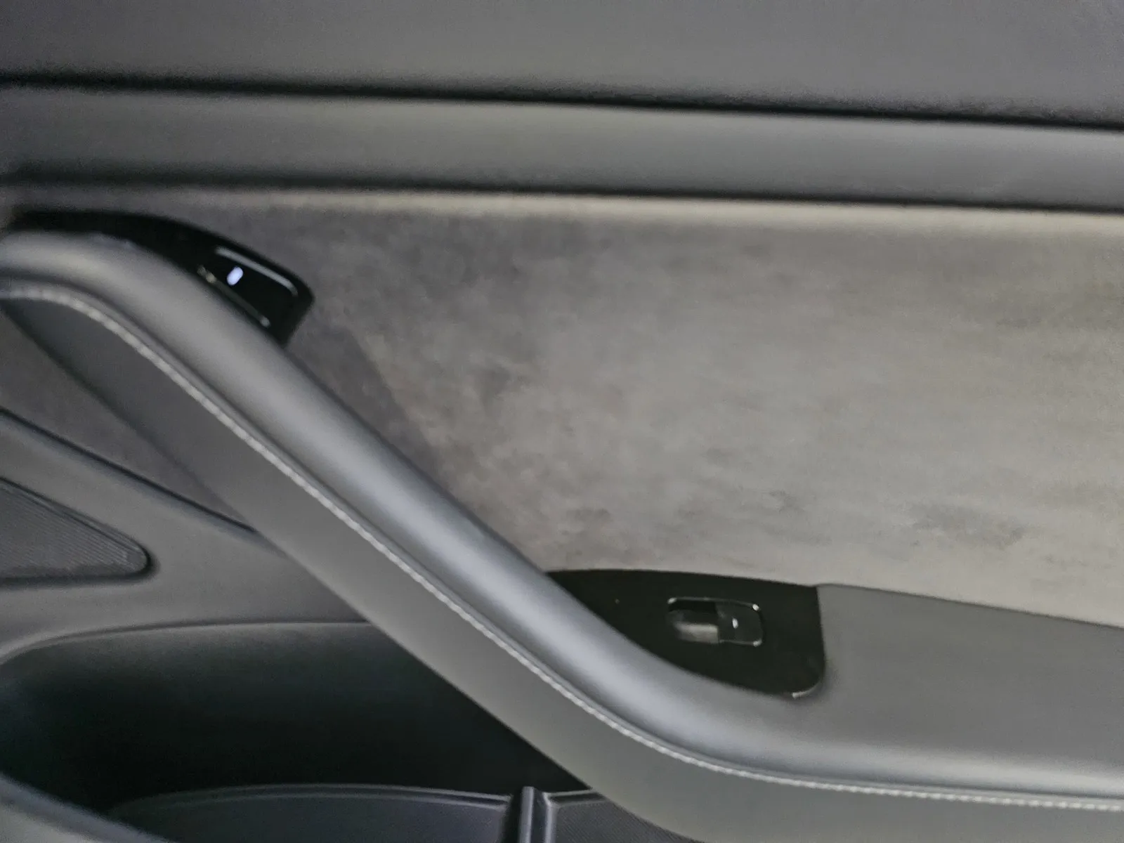 Tesla Model 3 photo 8