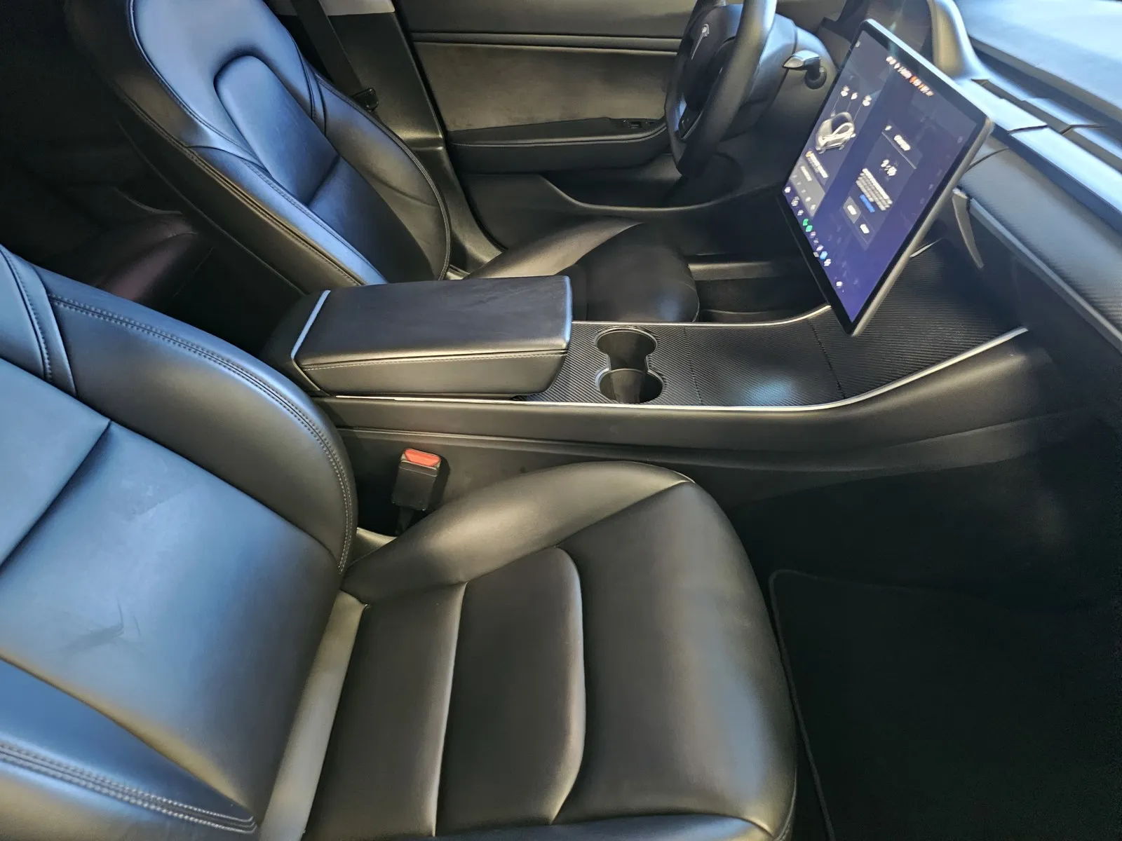 Tesla Model 3 photo 7