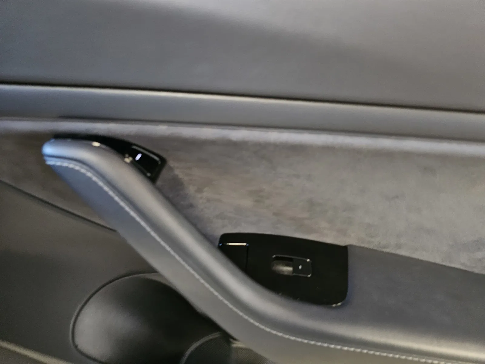 Tesla Model 3 photo 6