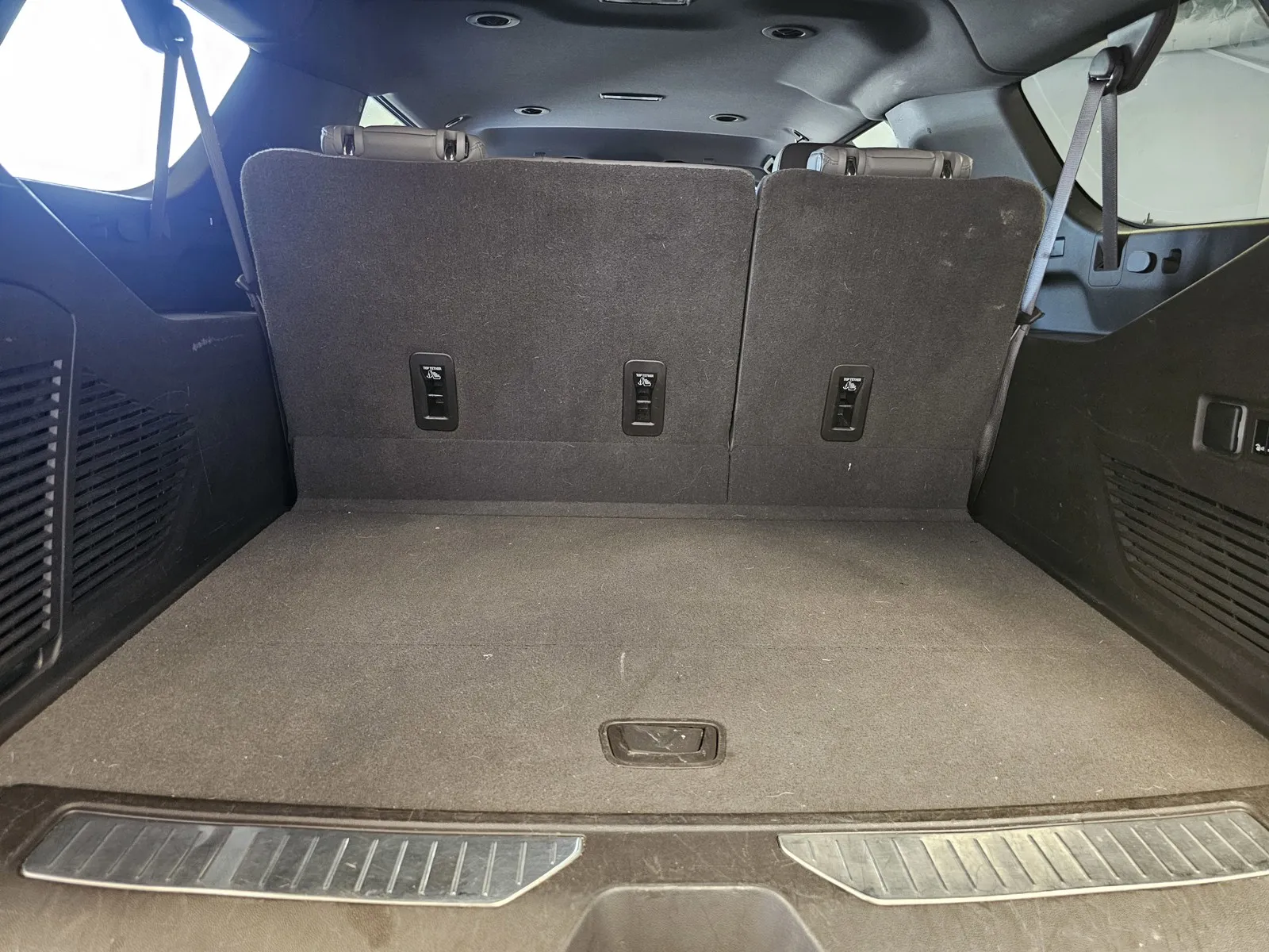 Chevrolet Suburban photo 11