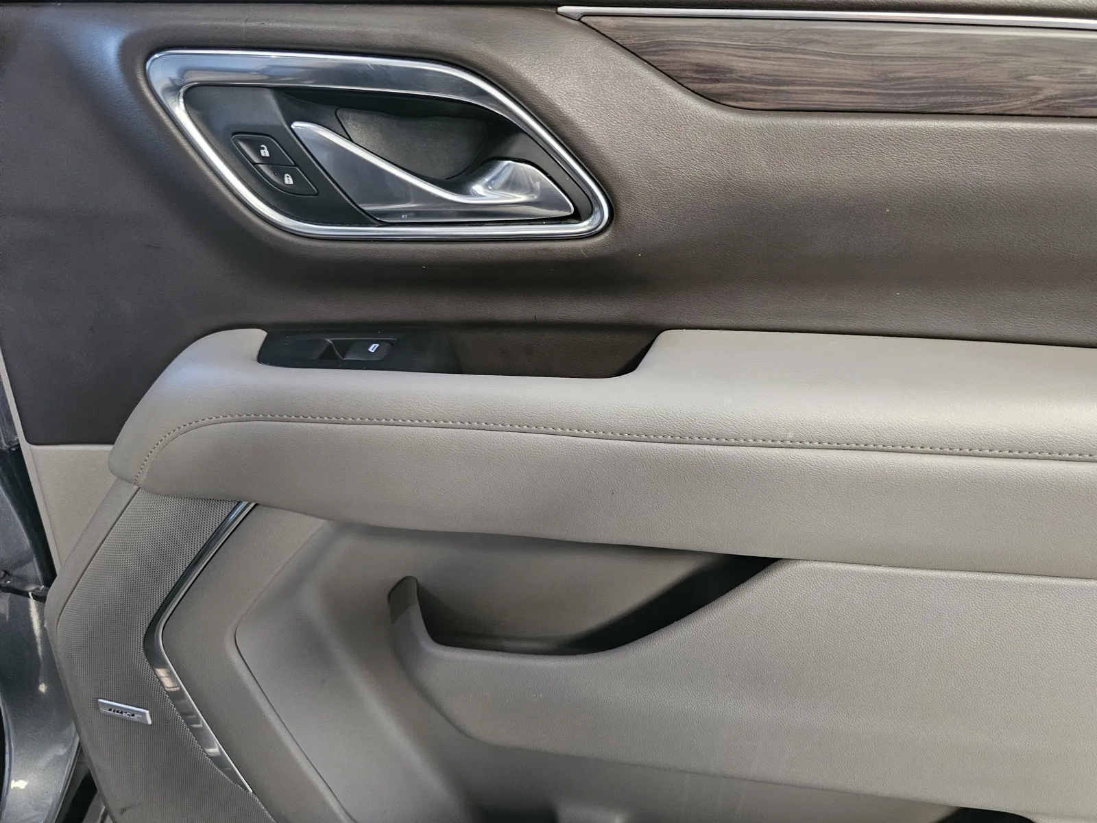 Chevrolet Suburban photo 8