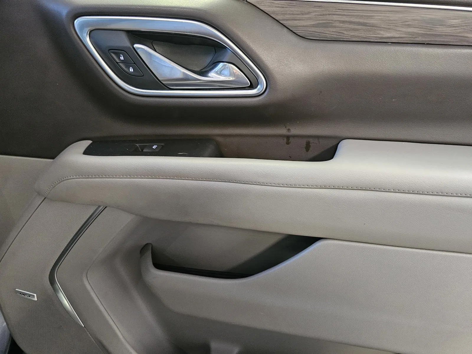 Chevrolet Suburban photo 6
