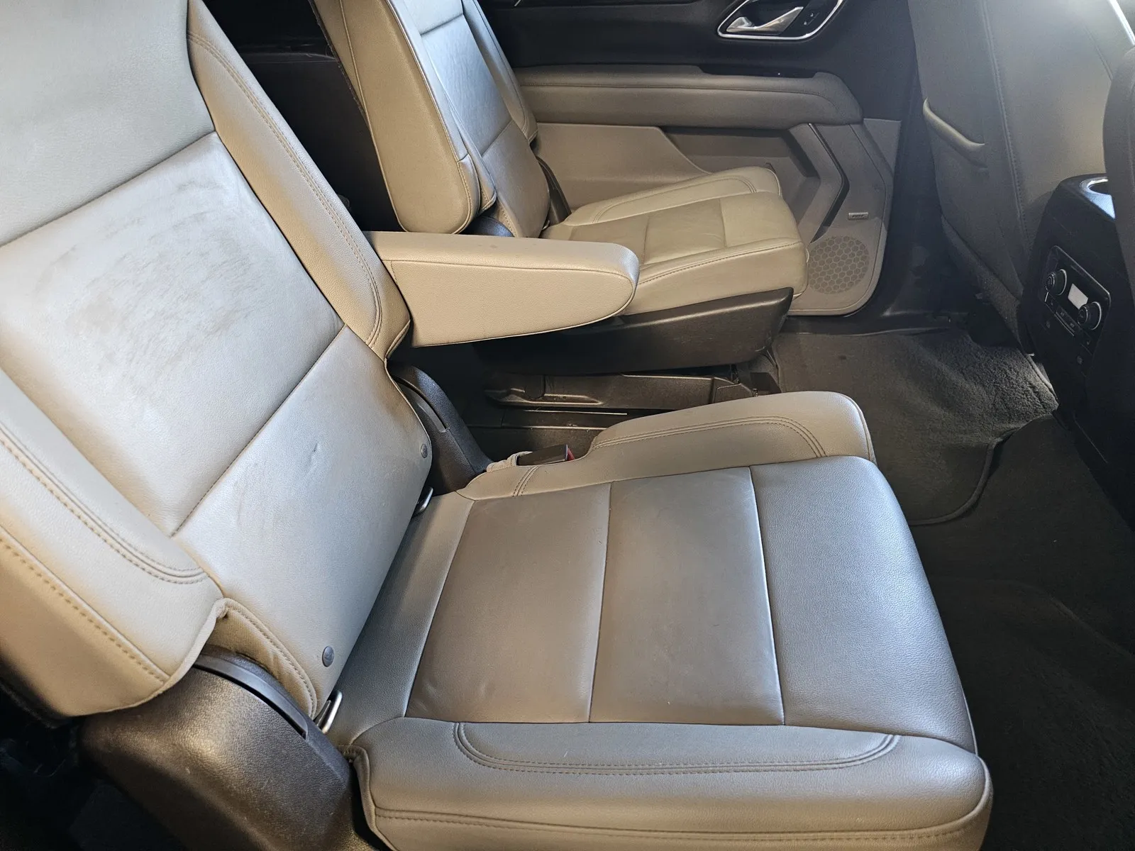Chevrolet Suburban photo 9