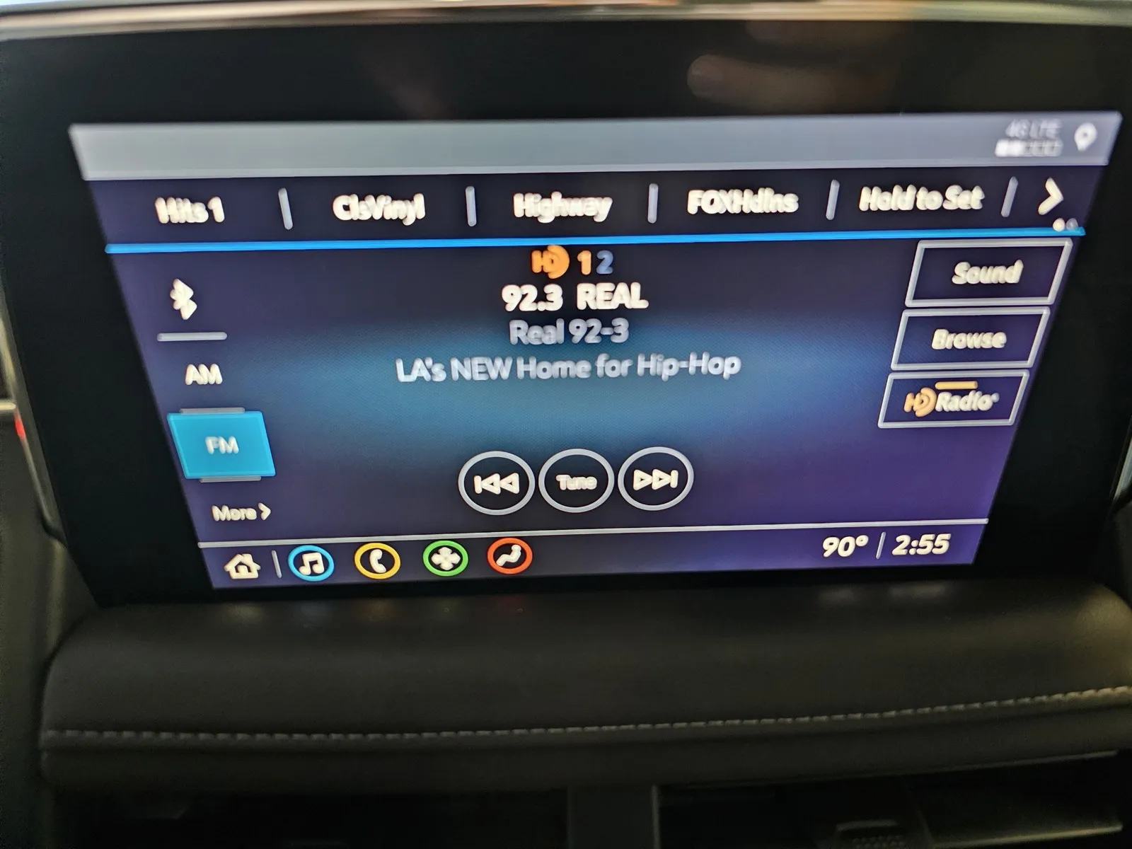 Chevrolet Suburban photo 19