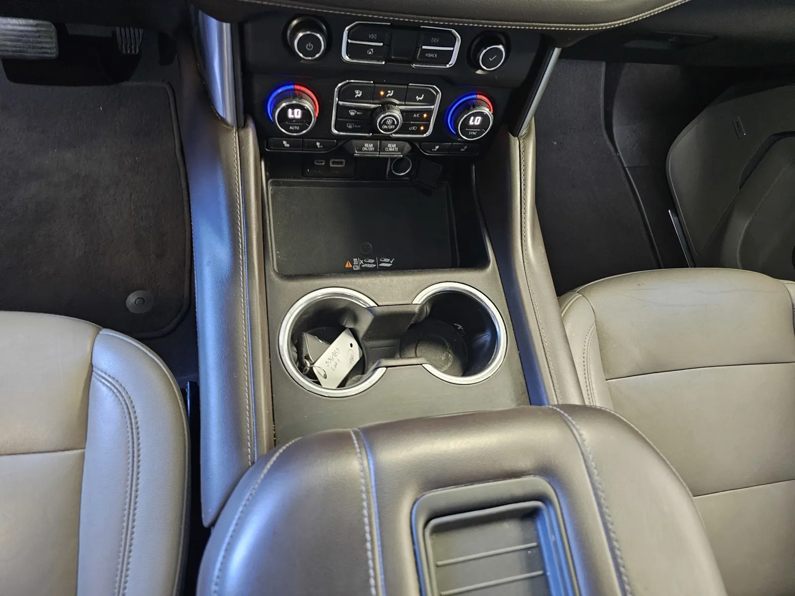 Chevrolet Suburban photo 18