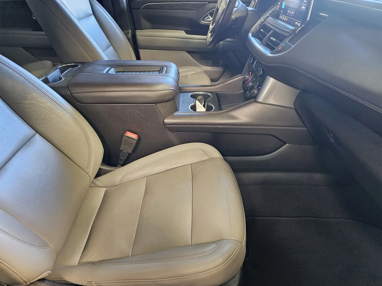Chevrolet Suburban photo 7
