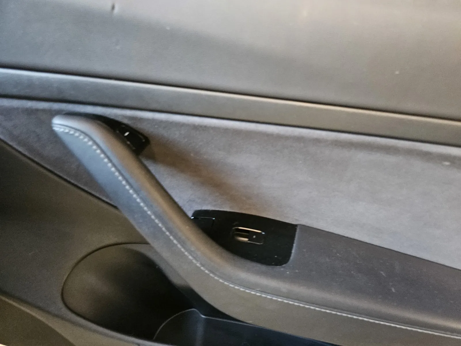 Tesla Model 3 photo 6