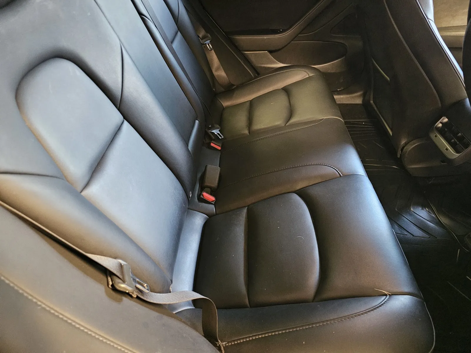Tesla Model 3 photo 9