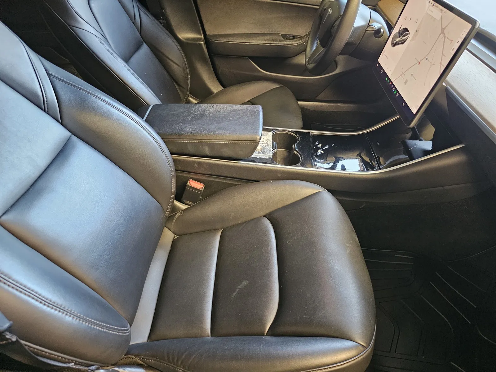 Tesla Model 3 photo 7