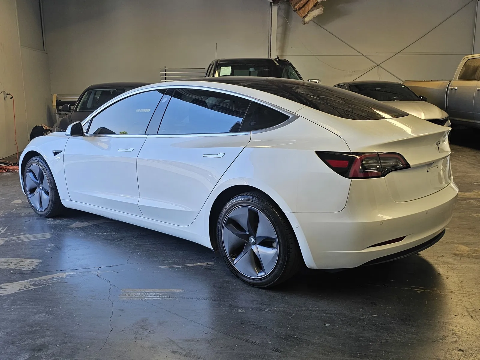 Tesla Model 3 photo 2