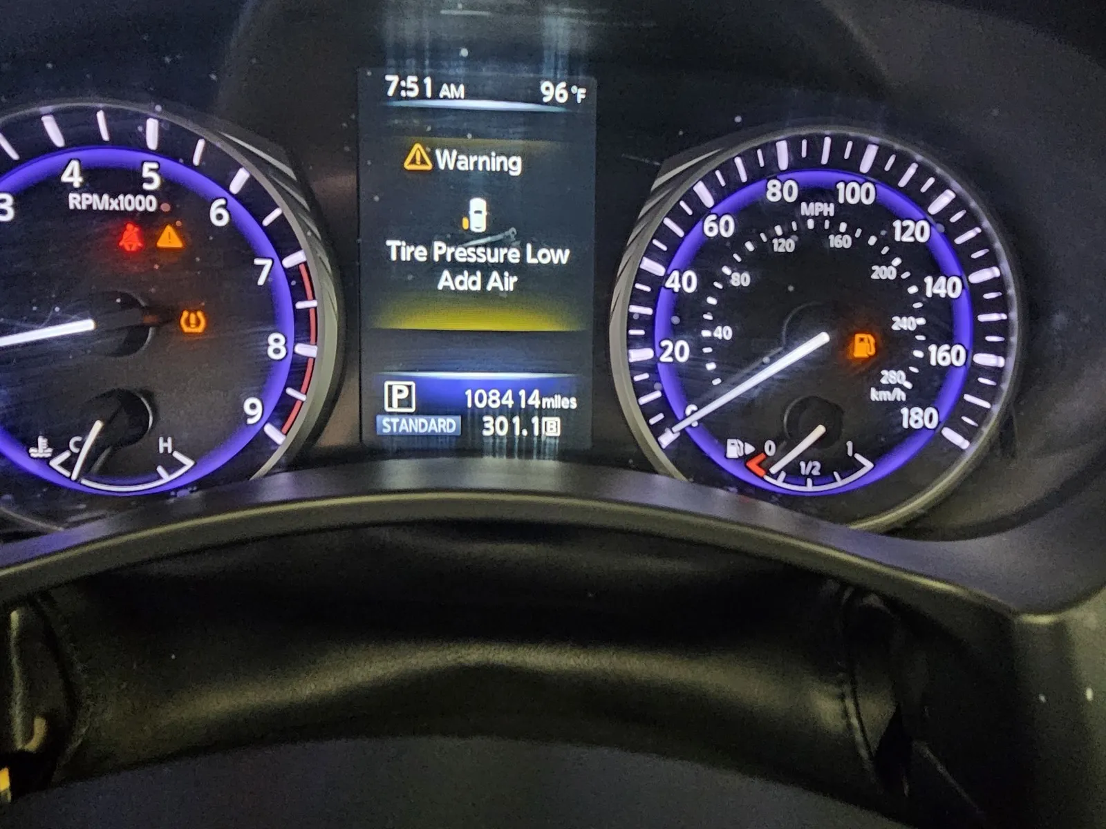 Infiniti Q60 photo 13
