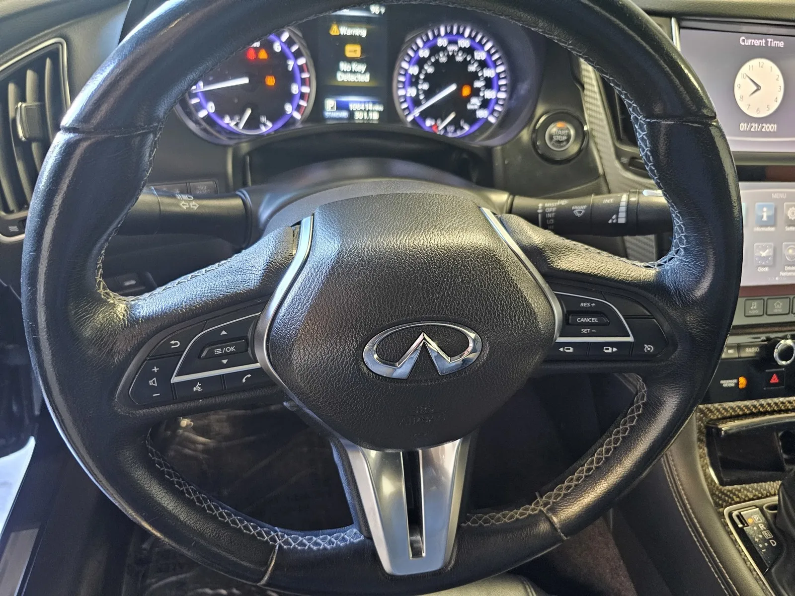Infiniti Q60 photo 12