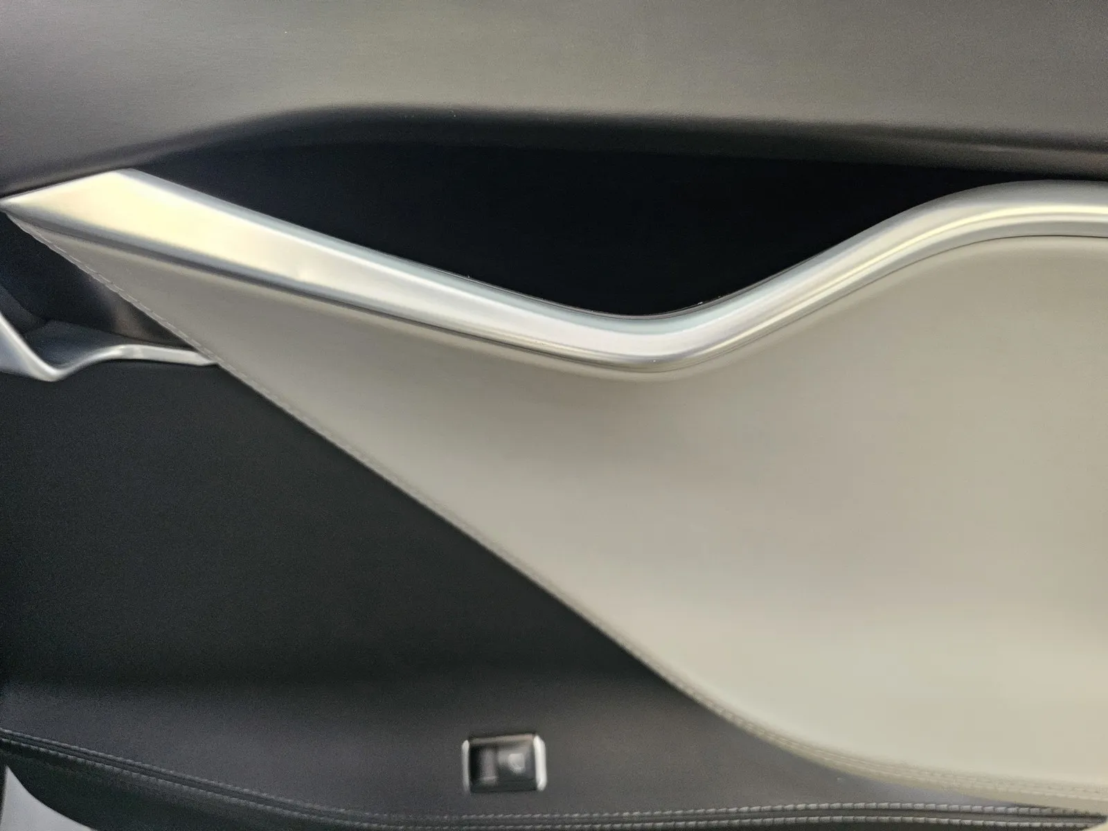 Tesla Model S photo 8