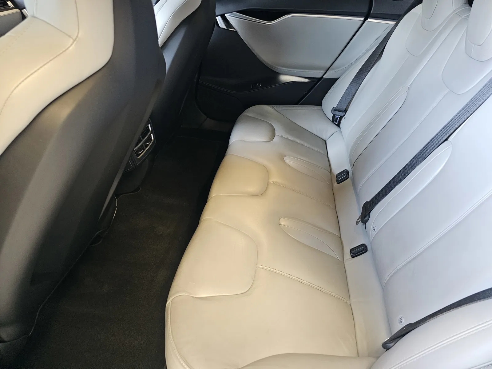 Tesla Model S photo 12