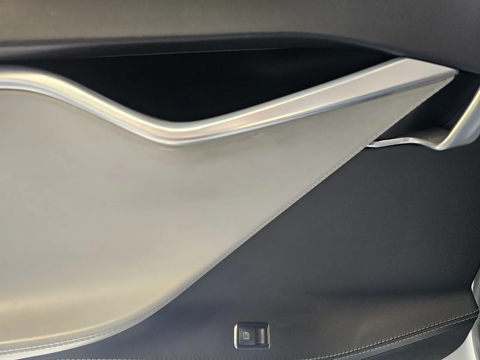Tesla Model S photo 11