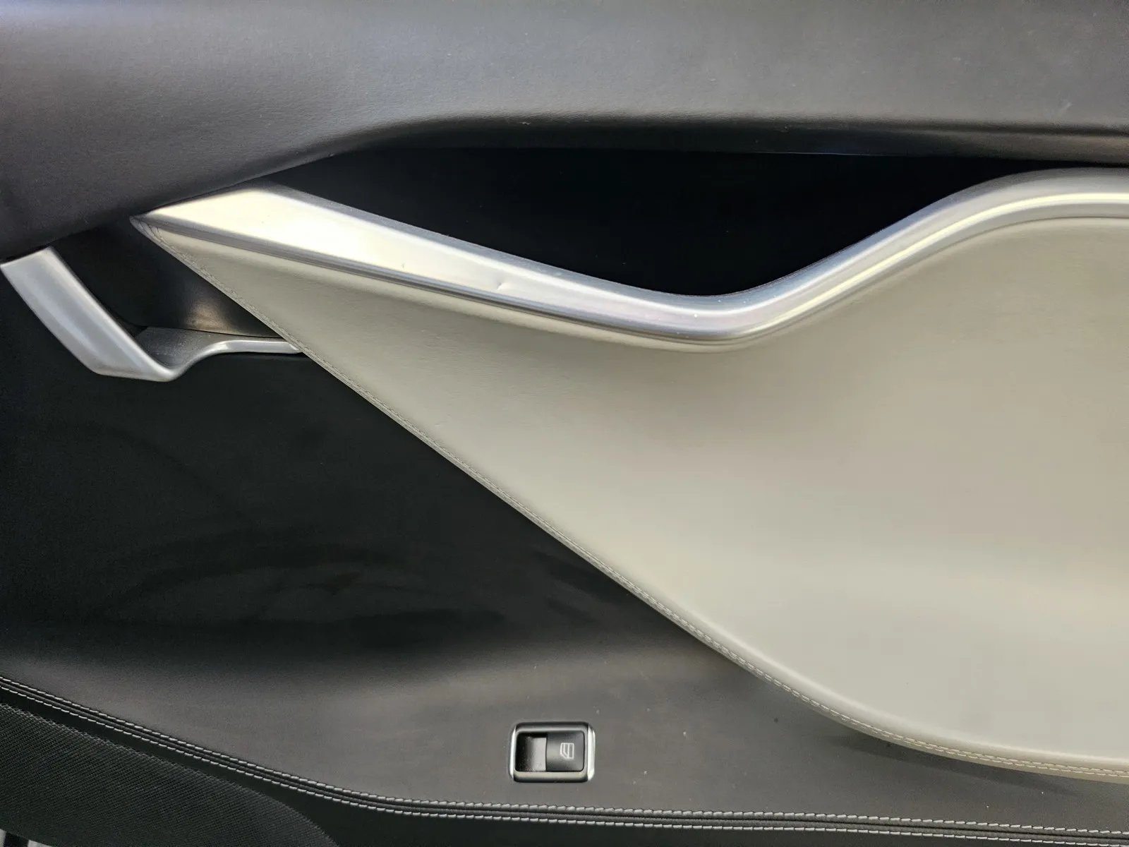 Tesla Model S photo 6