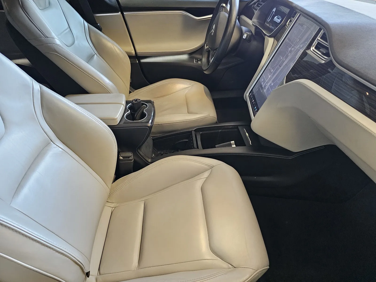Tesla Model S photo 7