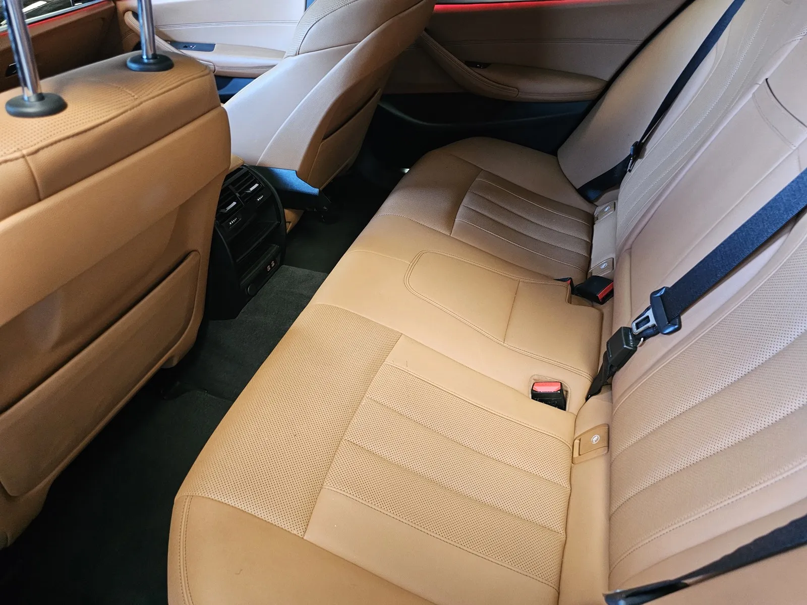 BMW 5 Series photo 12