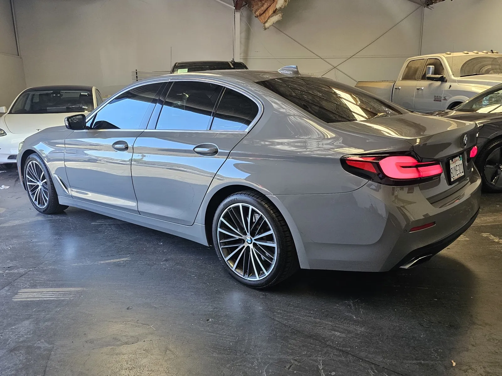 BMW 5 Series photo 2