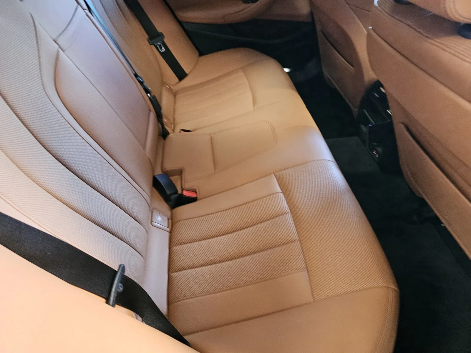 BMW 5 Series photo 9