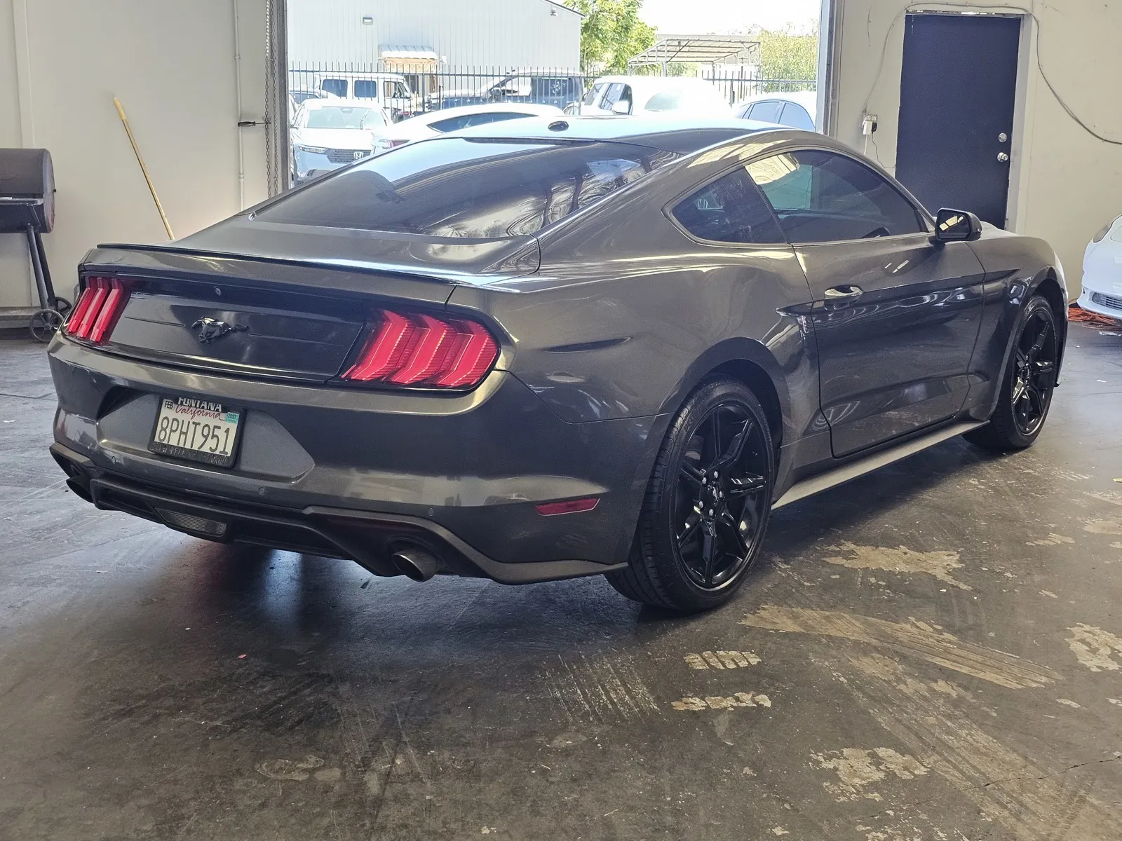 Ford Mustang photo 4