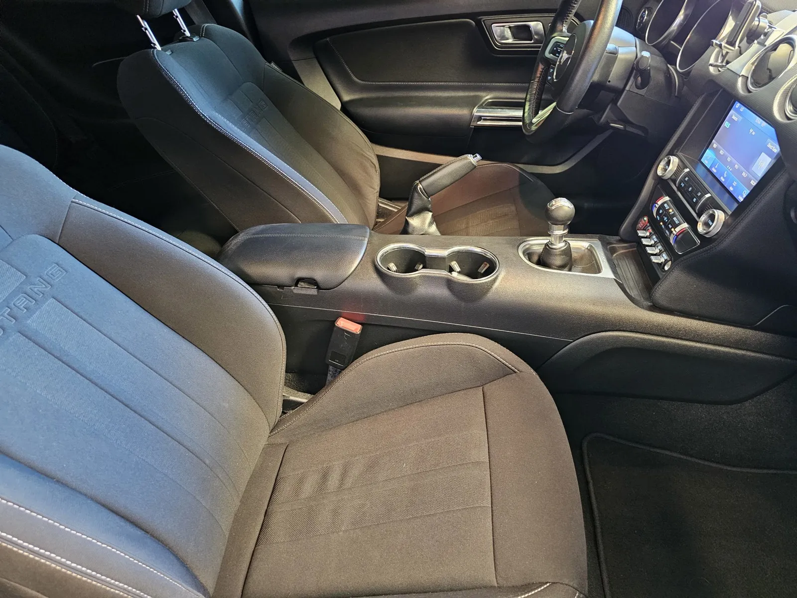Ford Mustang photo 7