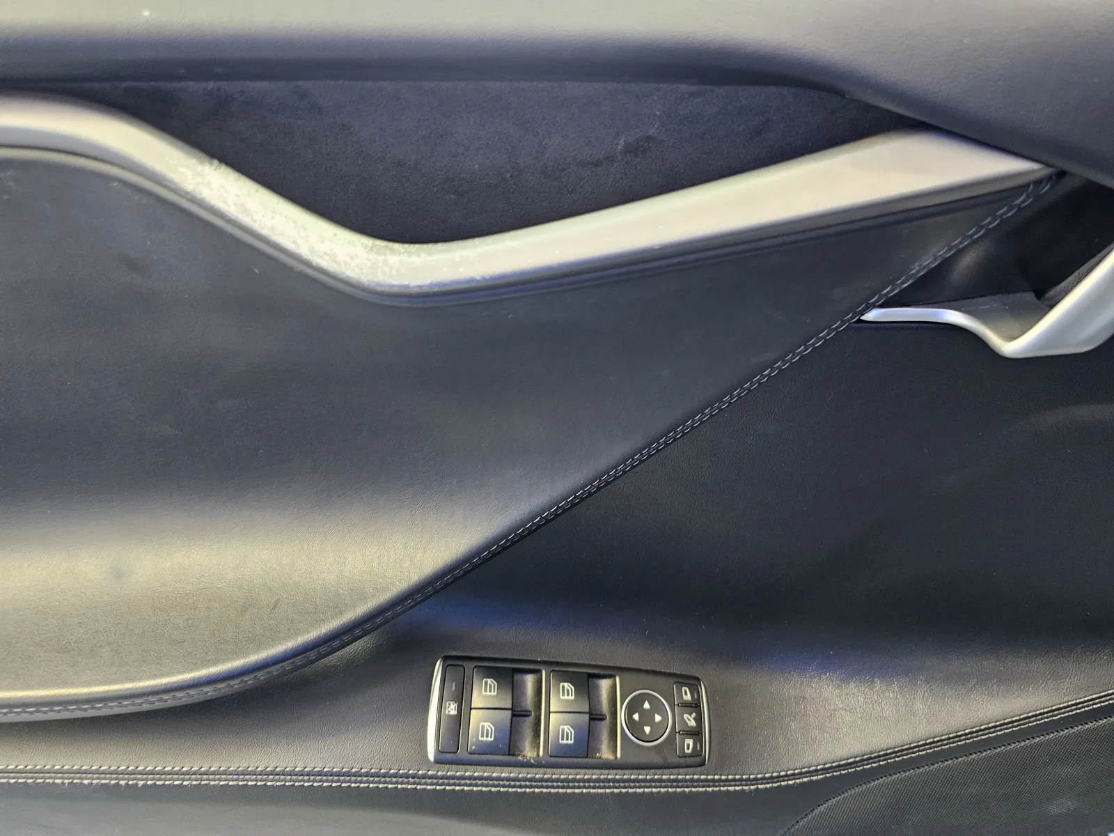 Tesla Model S photo 13