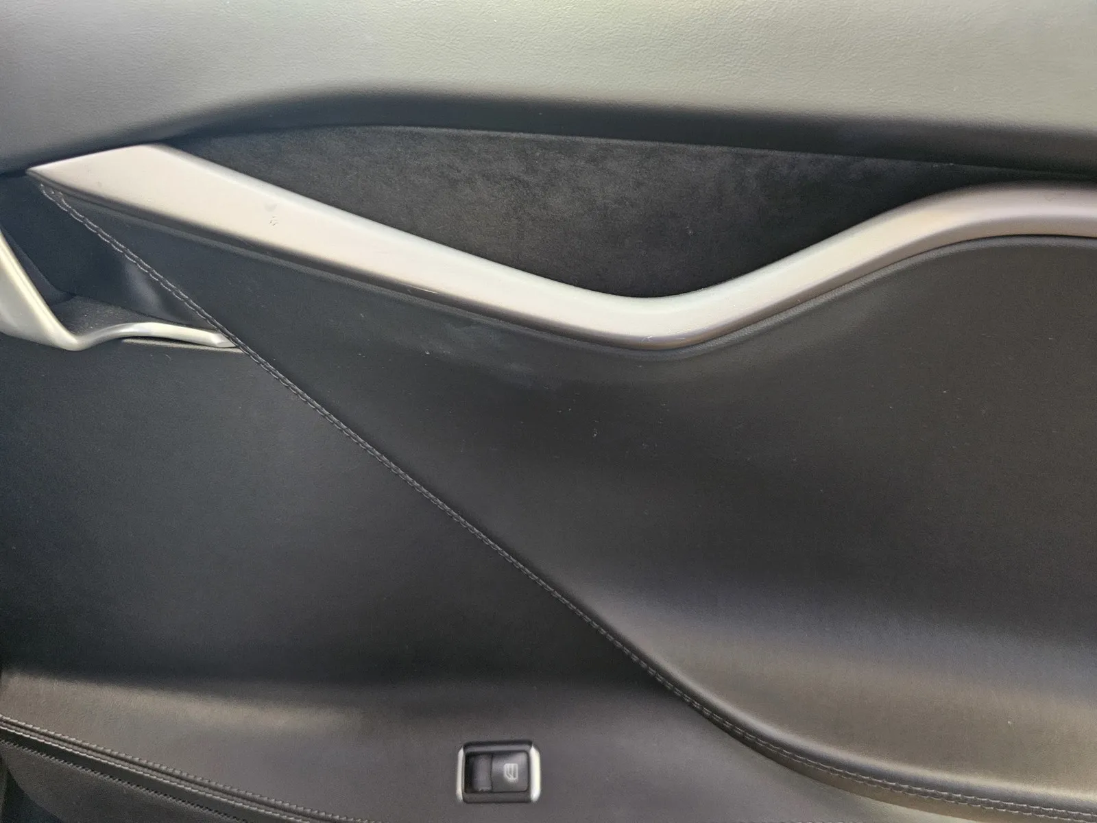 Tesla Model S photo 8