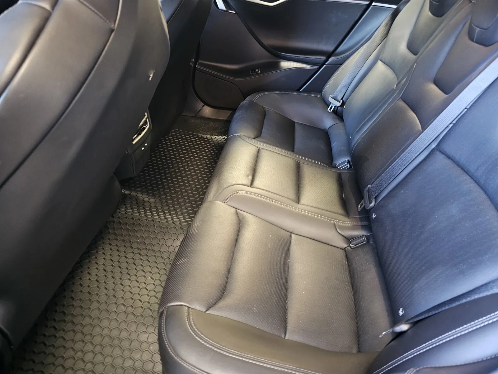 Tesla Model S photo 12