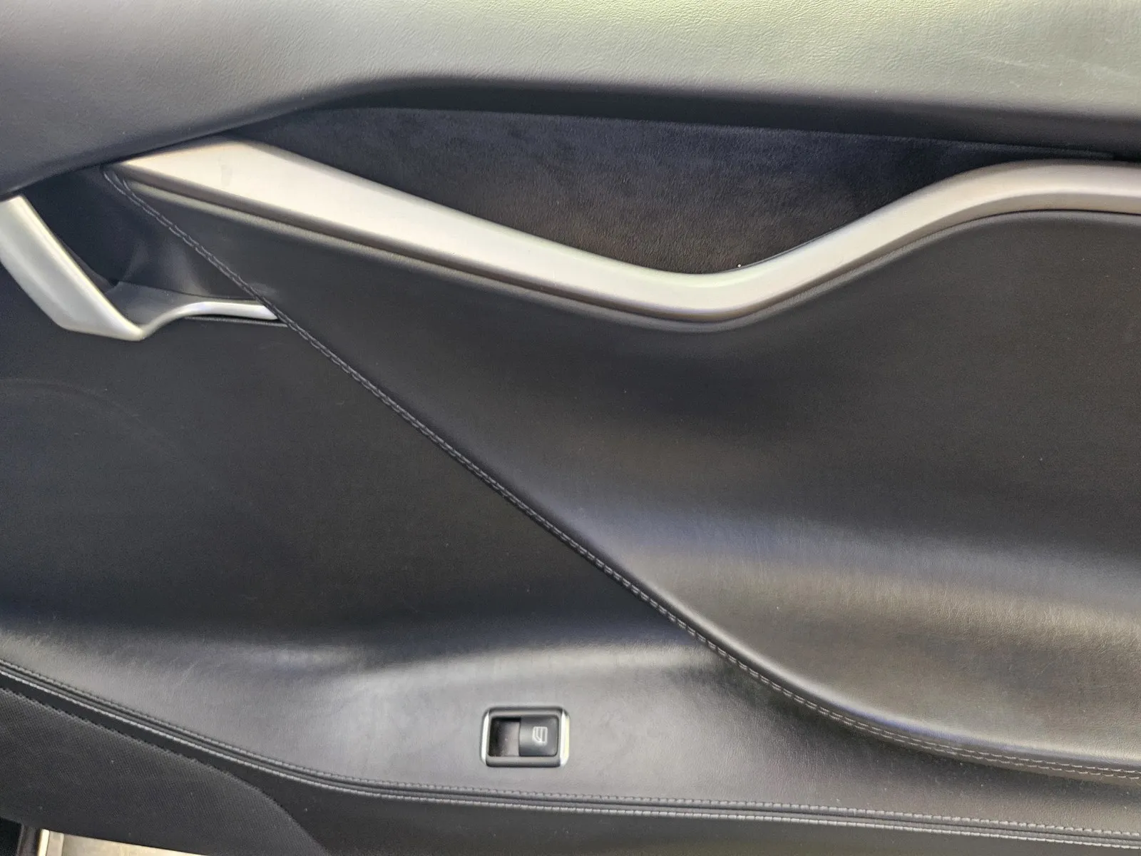 Tesla Model S photo 6