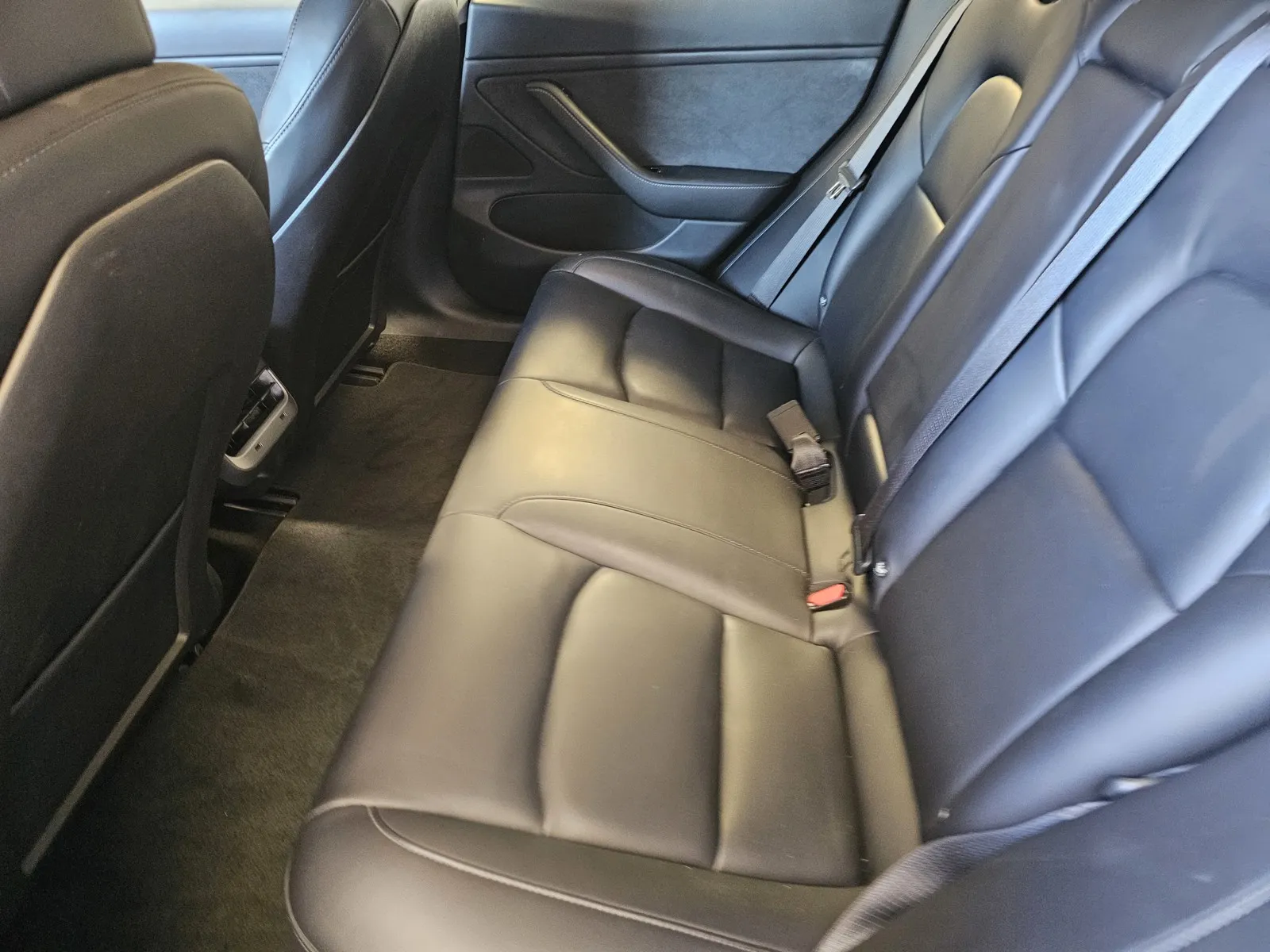 Tesla Model 3 photo 12