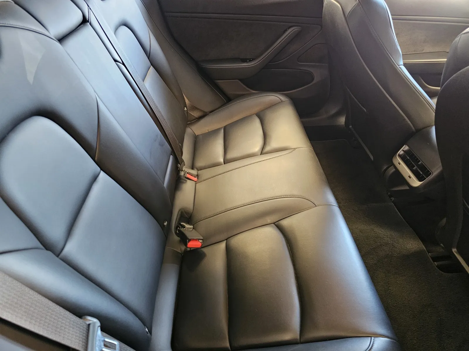 Tesla Model 3 photo 9