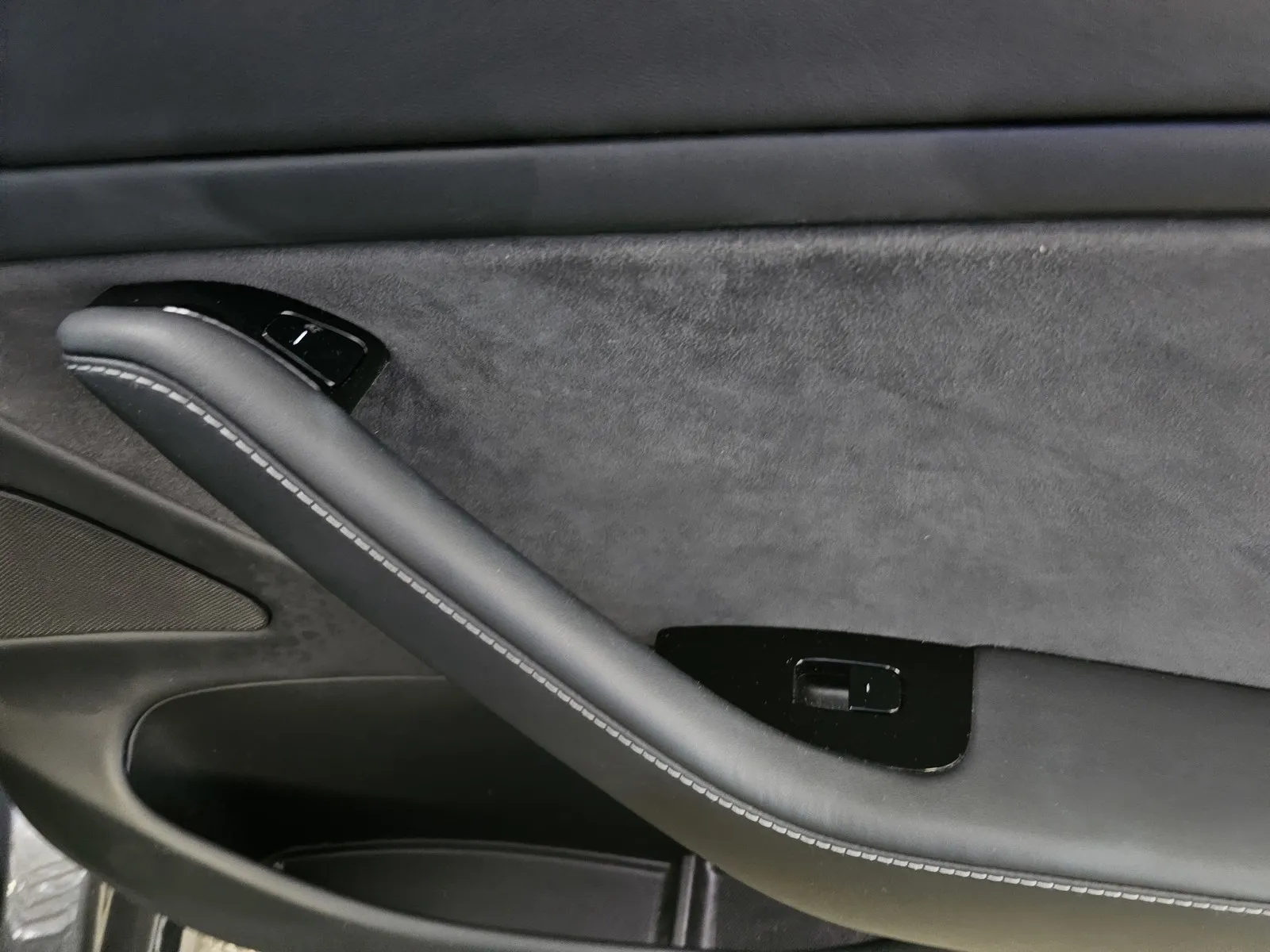 Tesla Model 3 photo 8