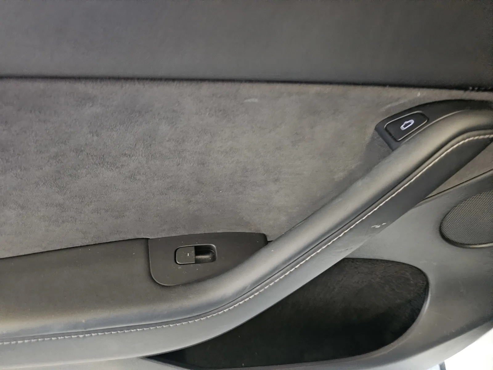 Tesla Model Y photo 11