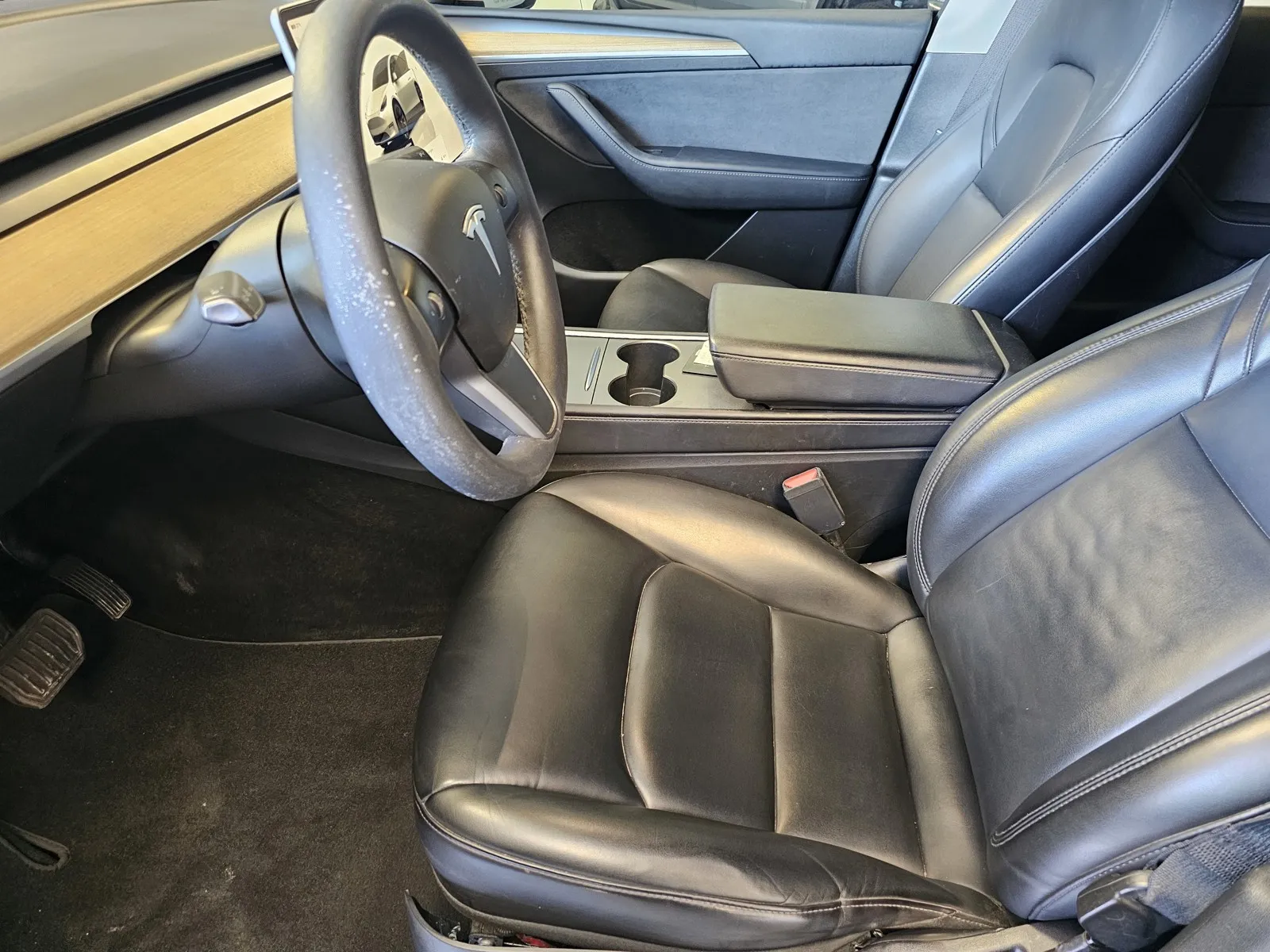 Tesla Model Y photo 14