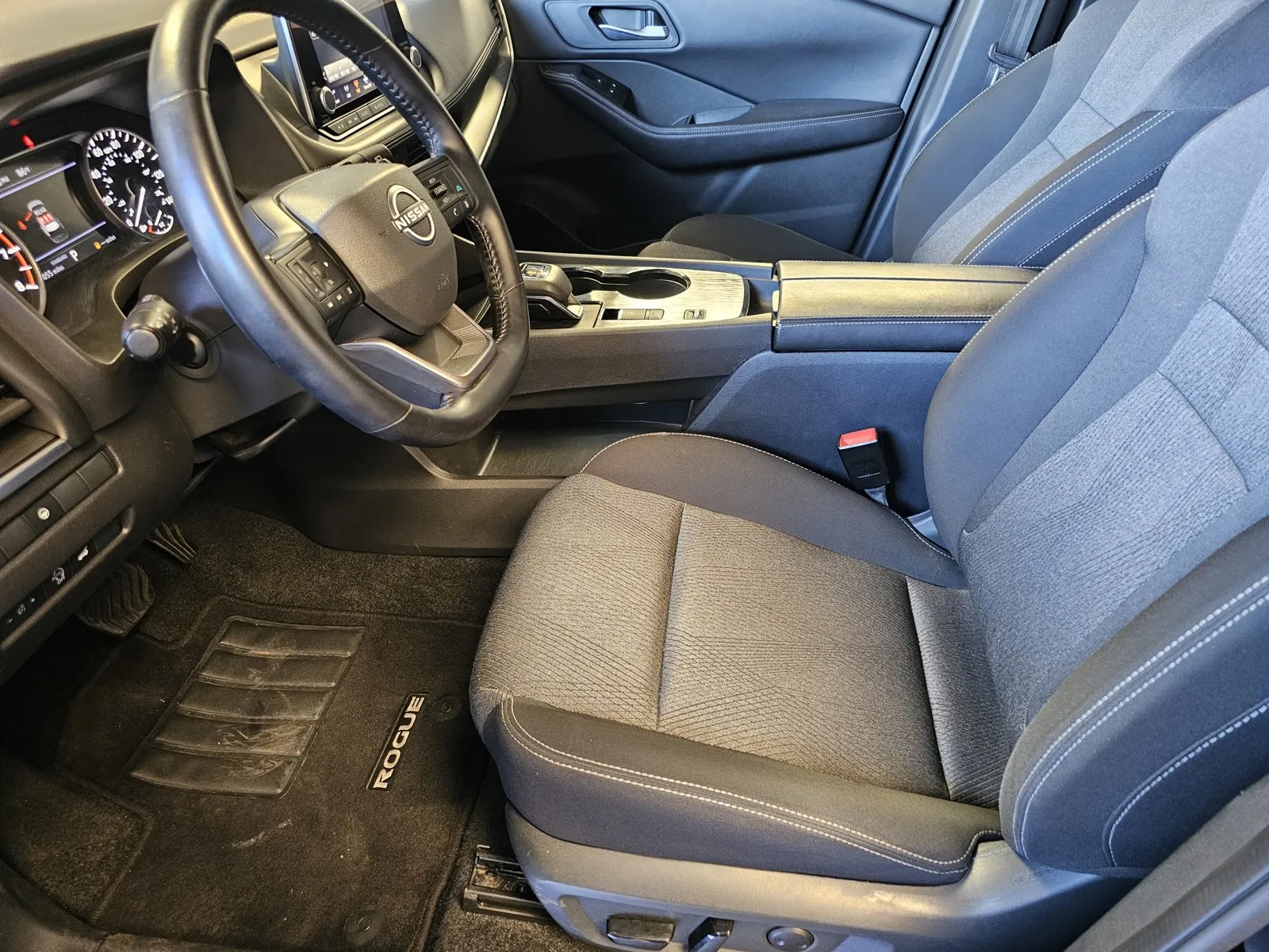 Nissan Rogue photo 14
