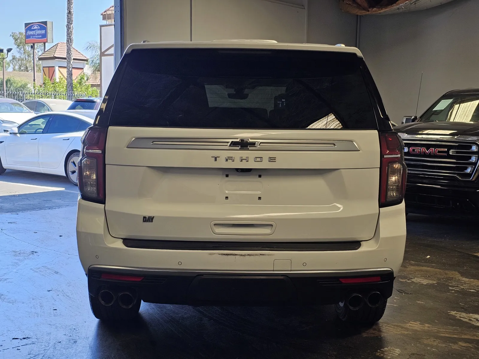 Chevrolet Tahoe photo 3